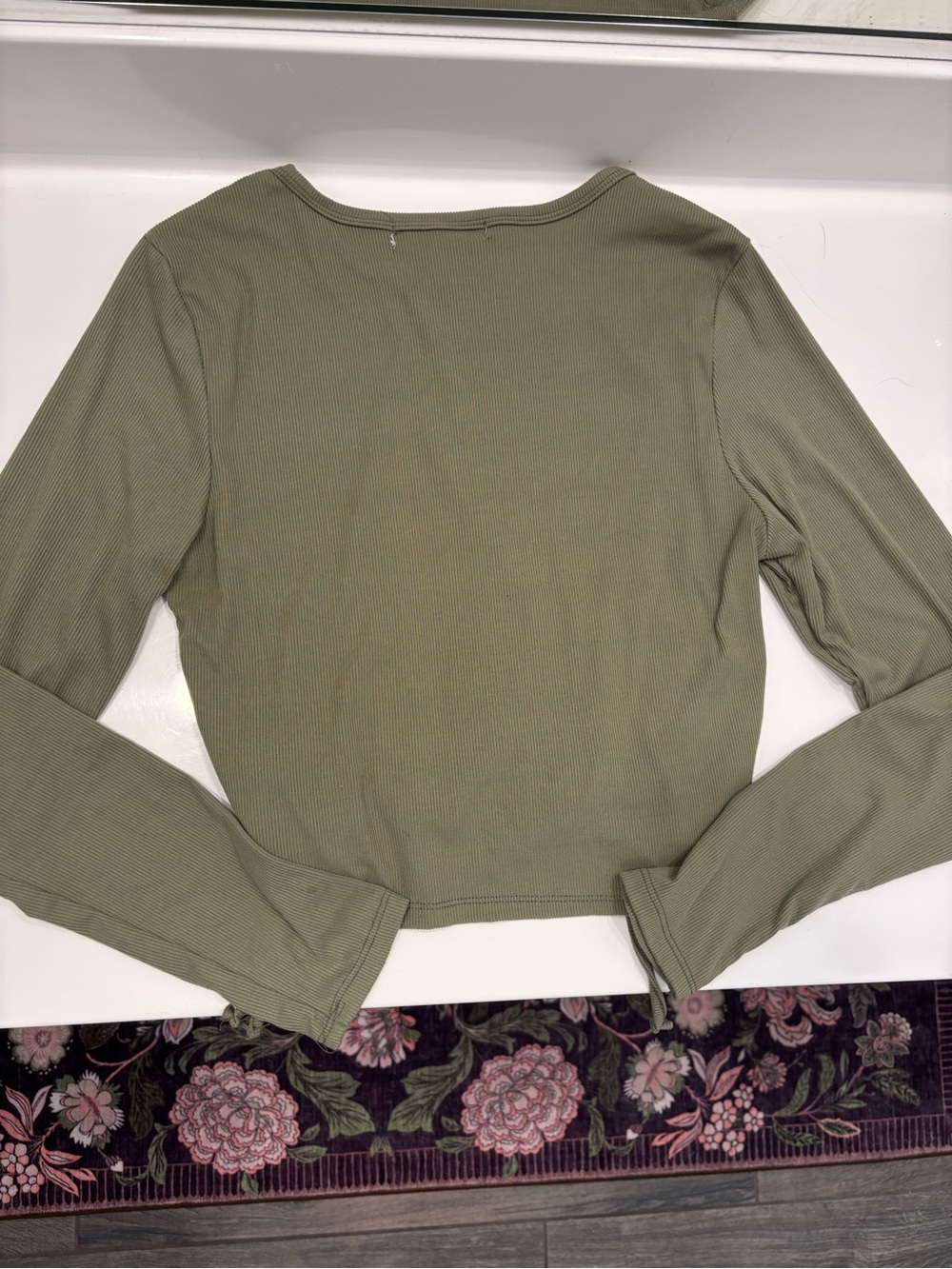 Olive Ruched Long-Sleeve Crop Top - Picture 2 of 4